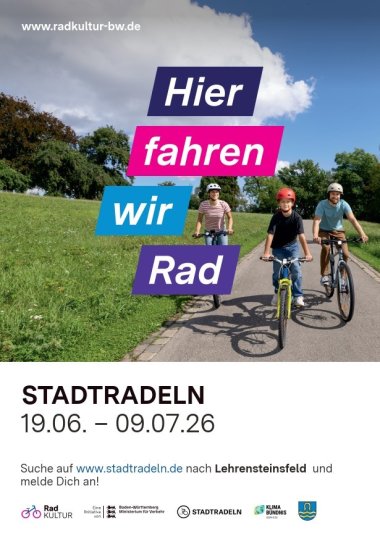 Frau fährt Fahrrad. Werbung für das Stadtradeln im Zeitraum vom 19.06.2026 bis 09.07.2026
